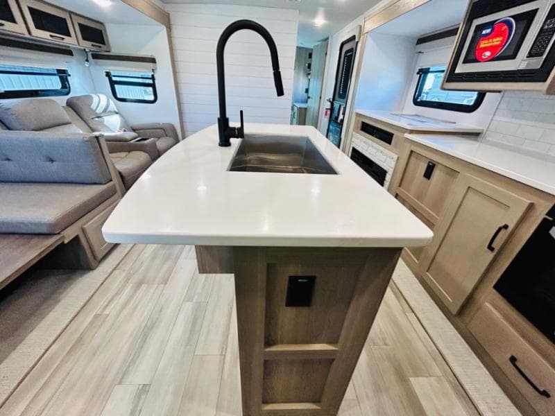 2024 Forest River 2024 Forest River Rockwood Ultra Lite - thumbnail 25