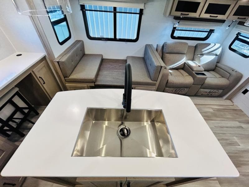 2024 Forest River 2024 Forest River Rockwood Ultra Lite - thumbnail 26