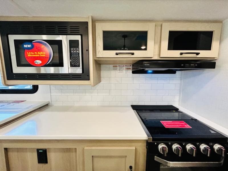 2024 Forest River 2024 Forest River Rockwood Ultra Lite - thumbnail 35