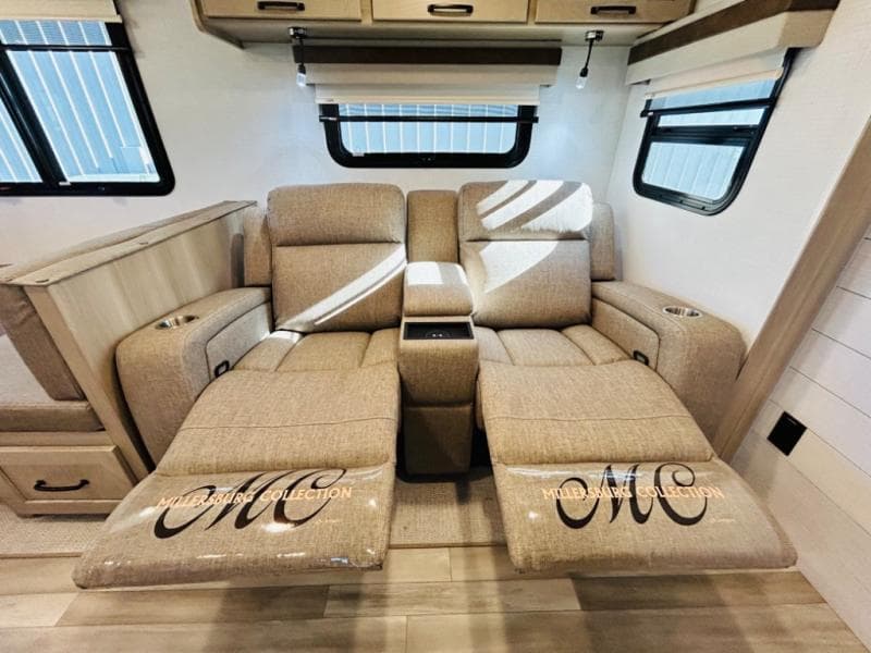 2024 Forest River 2024 Forest River Rockwood Ultra Lite - thumbnail 48