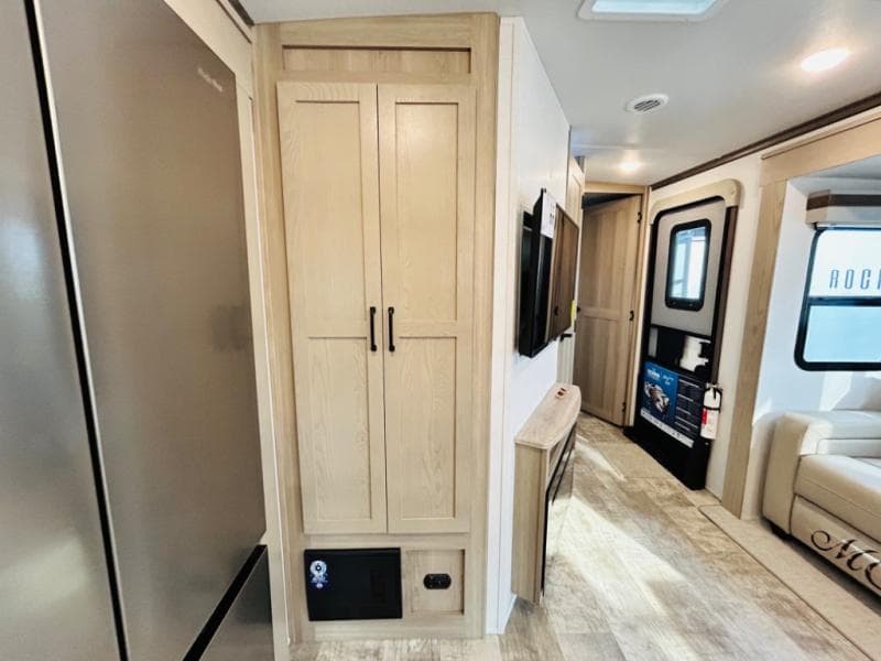 2024 Forest River 2024 Forest River Rockwood Signature - thumbnail 27