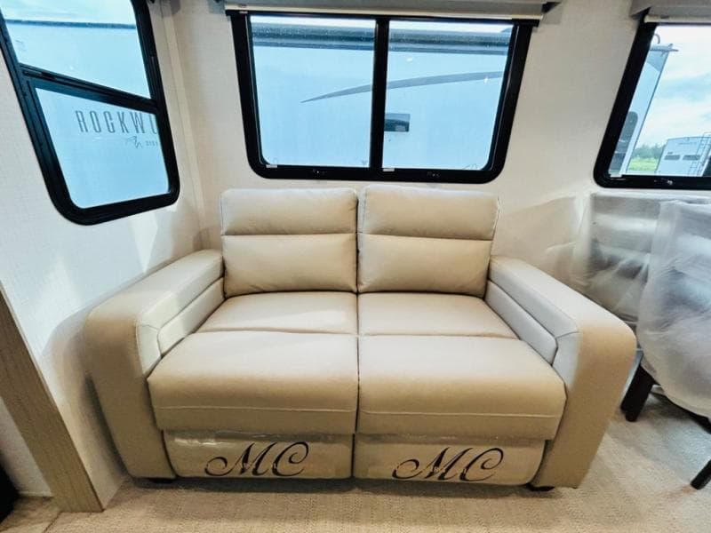 2024 Forest River 2024 Forest River Rockwood Signature - thumbnail 48