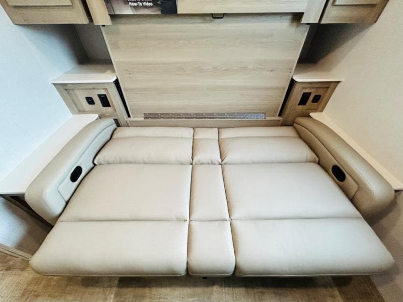 2024 Forest River 2024 Forest River Rockwood Signature - thumbnail 60