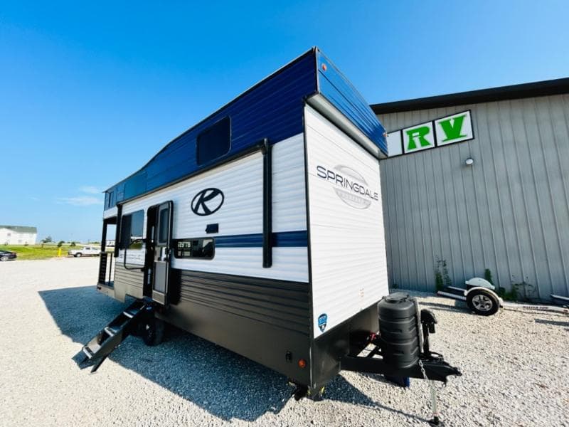 2025 Keystone RV 2025 Keystone RV Springdale Mini - thumbnail 3