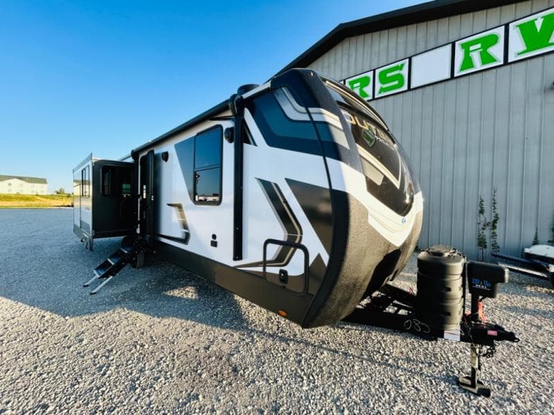 2025 Keystone 2025 Keystone Outback - thumbnail 3