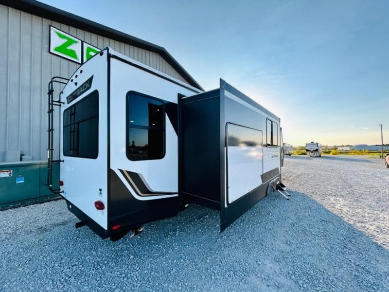 2025 Keystone 2025 Keystone Outback - thumbnail 5