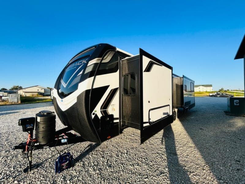 2025 Keystone 2025 Keystone Outback - thumbnail 9