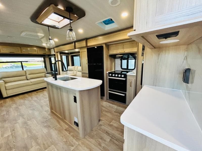 2025 Keystone 2025 Keystone Outback - thumbnail 18