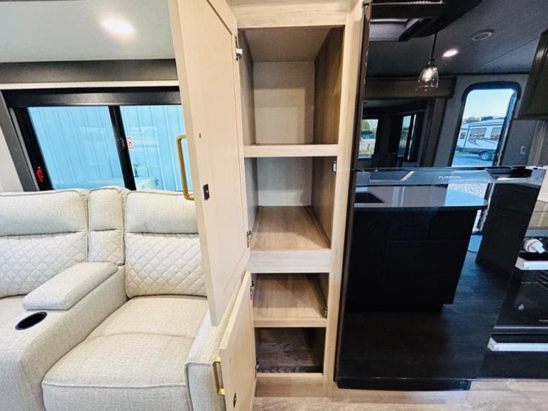 2025 Keystone 2025 Keystone Outback - thumbnail 28