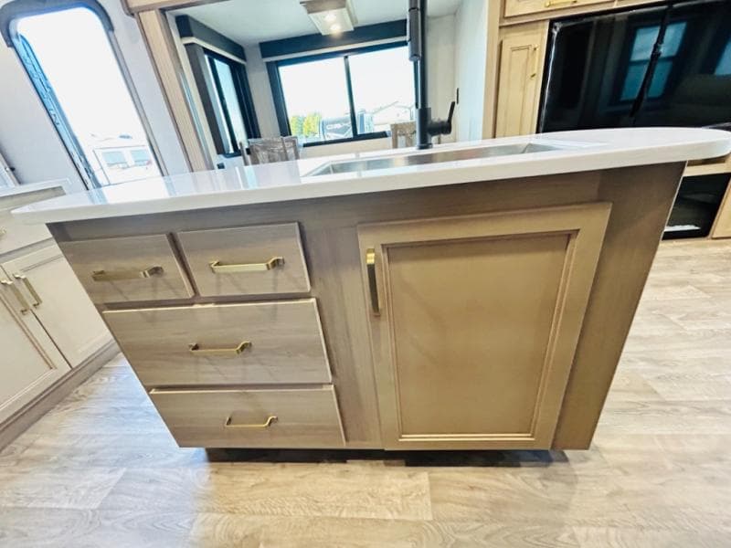 2025 Keystone 2025 Keystone Outback - thumbnail 32