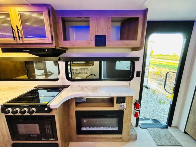 2025 Forest River 2025 Forest River Cherokee Grey Wolf - thumbnail 39