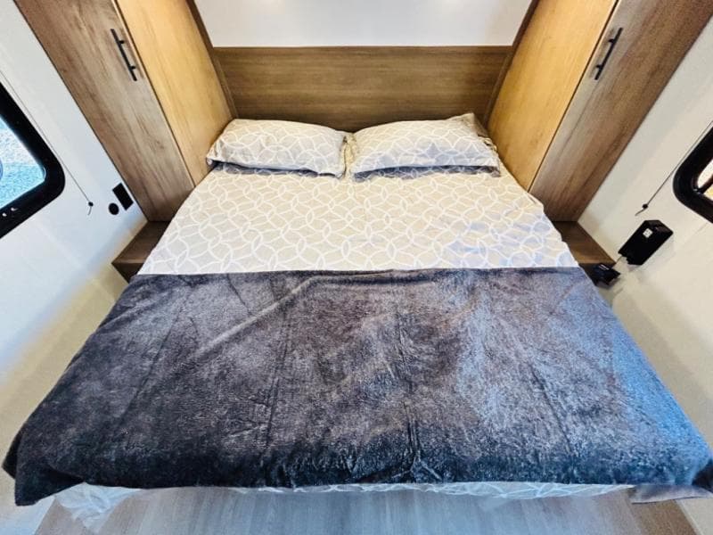 2025 Forest River 2025 Forest River Cherokee Grey Wolf - thumbnail 71