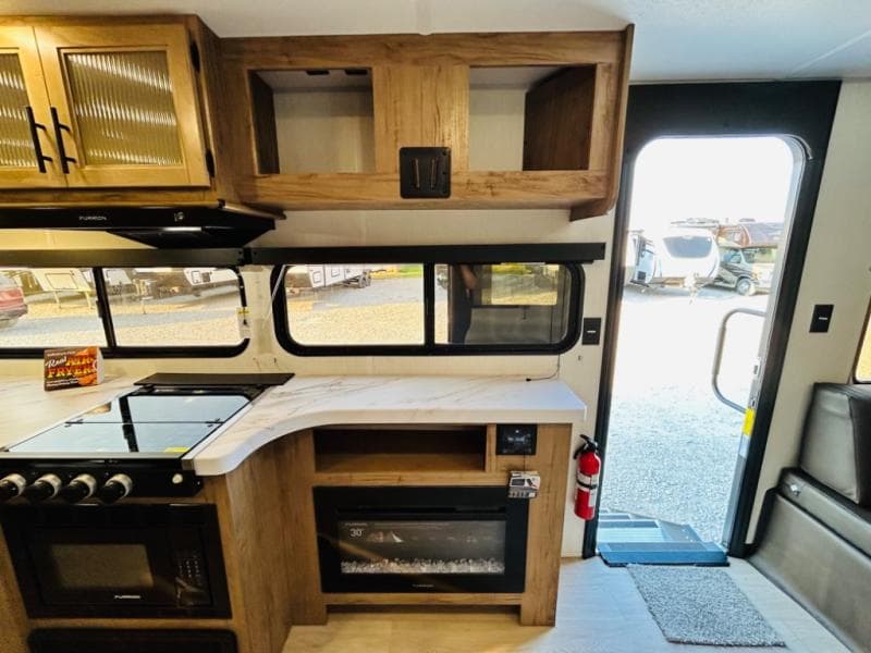 2025 Forest River 2025 Forest River Cherokee Grey Wolf - thumbnail 27