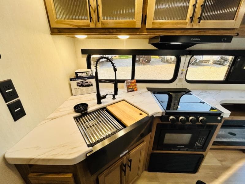 2025 Forest River 2025 Forest River Cherokee Grey Wolf - thumbnail 33