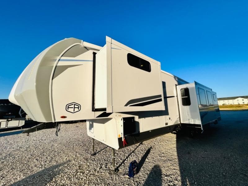 2025 Forest River 2025 Forest River Wildcat - thumbnail 8