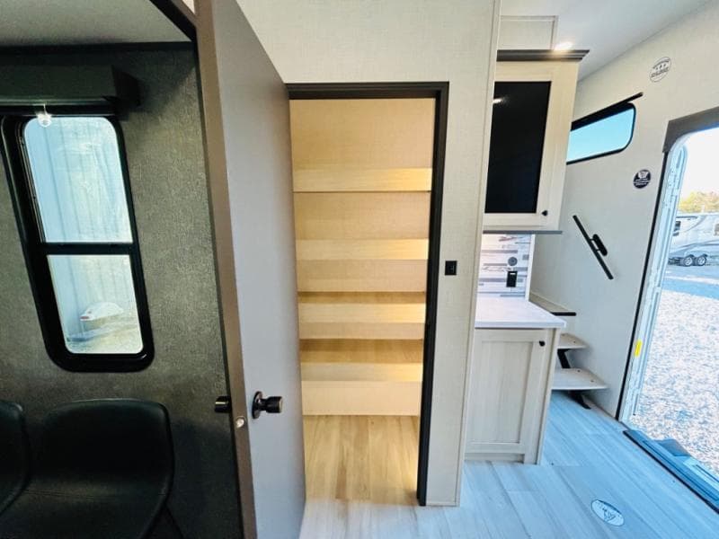 2025 Forest River 2025 Forest River Wildcat - thumbnail 43