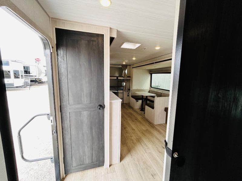 2025 Forest River 2025 Forest River Surveyor - thumbnail 23