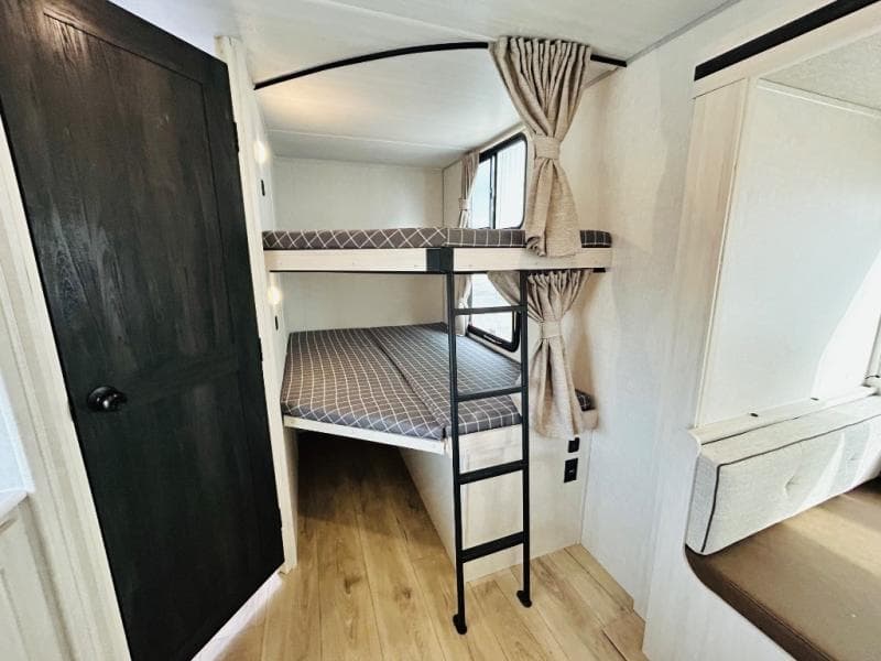 2025 Forest River 2025 Forest River Surveyor - thumbnail 51