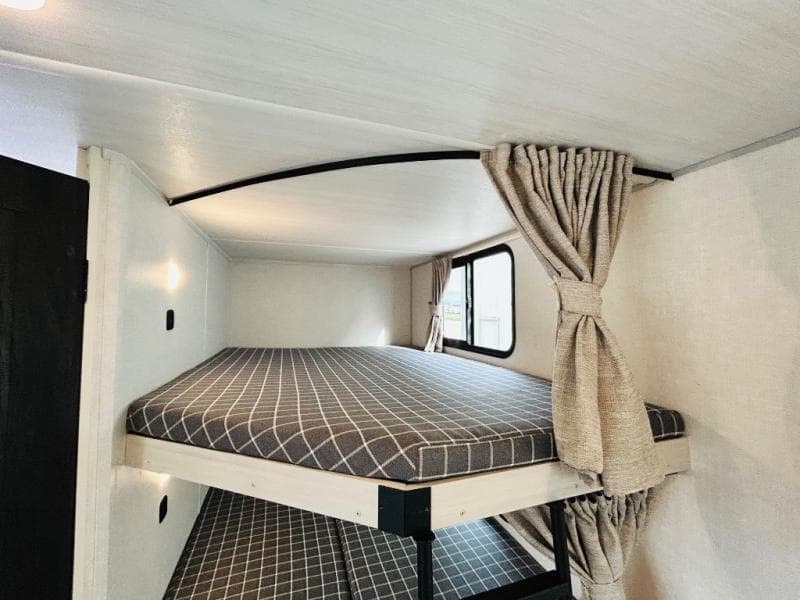 2025 Forest River 2025 Forest River Surveyor - thumbnail 52