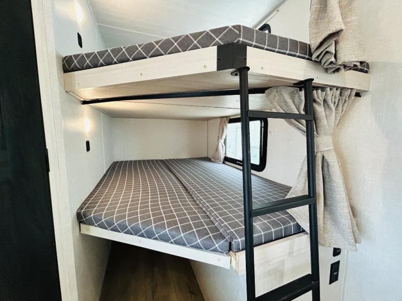 2025 Forest River 2025 Forest River Surveyor - thumbnail 53