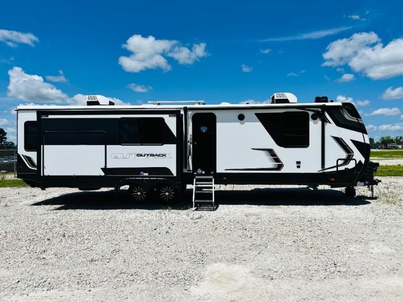 2025 Keystone 2025 Keystone Outback - thumbnail 3