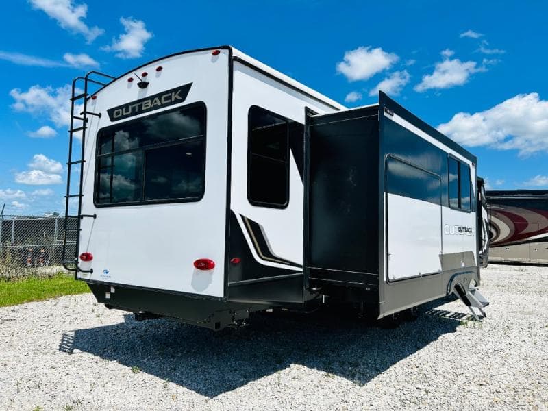 2025 Keystone 2025 Keystone Outback - thumbnail 4
