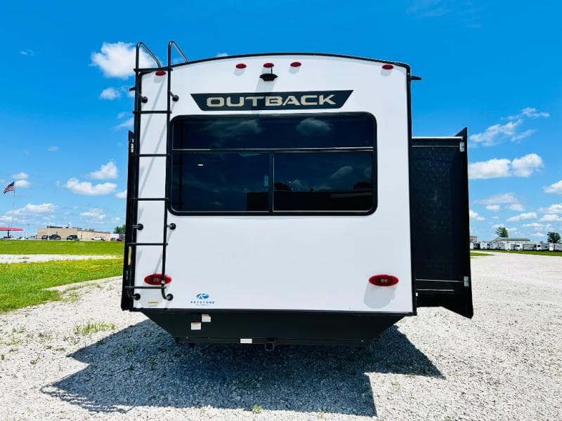 2025 Keystone 2025 Keystone Outback - thumbnail 5
