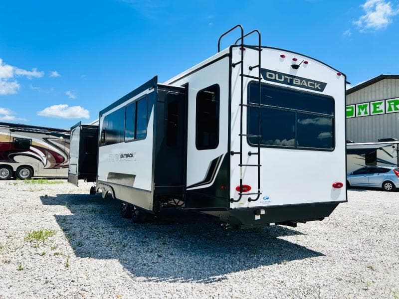 2025 Keystone 2025 Keystone Outback - thumbnail 6