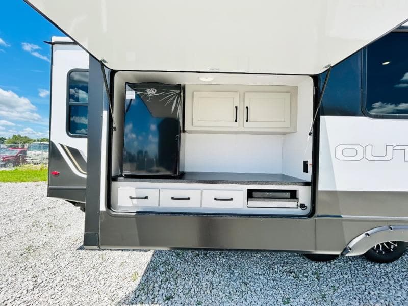 2025 Keystone 2025 Keystone Outback - thumbnail 10