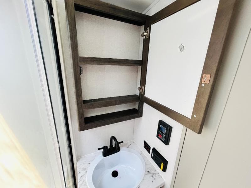 2025 Keystone 2025 Keystone Outback - thumbnail 33