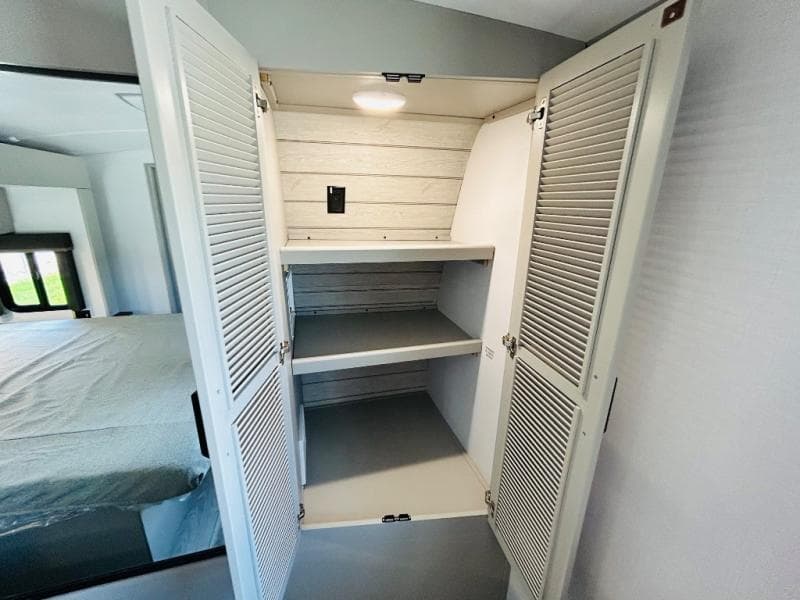 2025 Keystone 2025 Keystone Outback - thumbnail 38