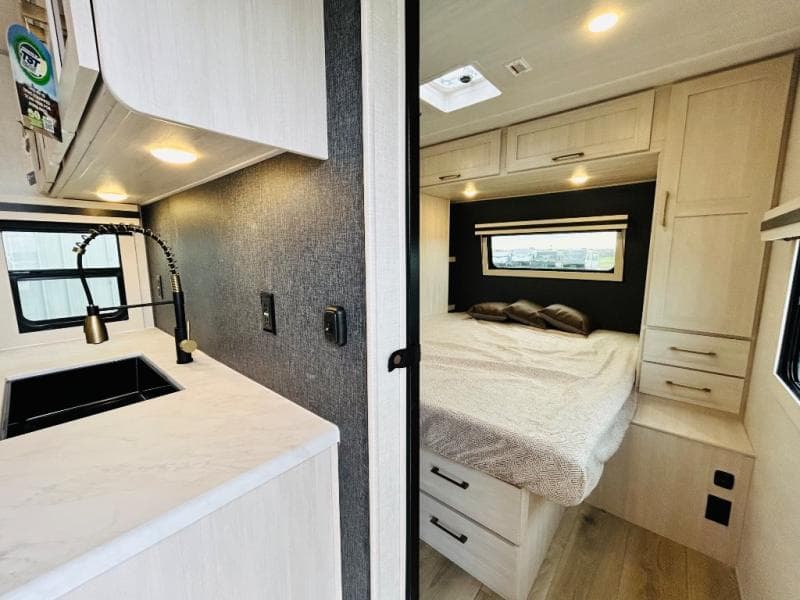 2025 Forest River 2025 Forest River Surveyor - thumbnail 17