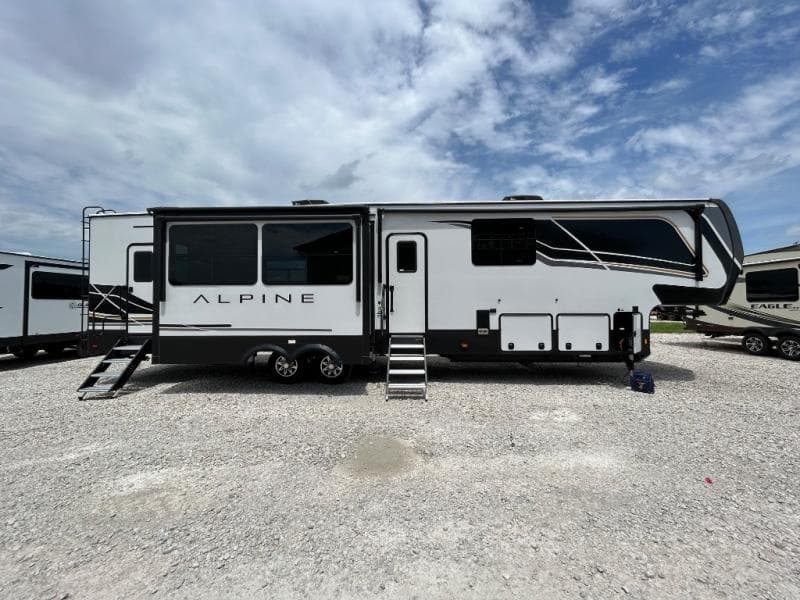 2025 Keystone 2025 Keystone Alpine - thumbnail 3