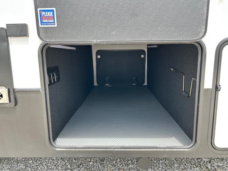 2025 Keystone 2025 Keystone Alpine - thumbnail 13