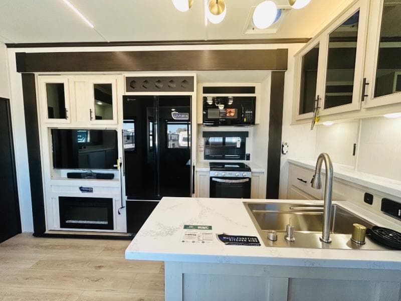 2026 Forest River 2026 Forest River Vengeance Rogue Armored Toy Hauler - thumbnail 18