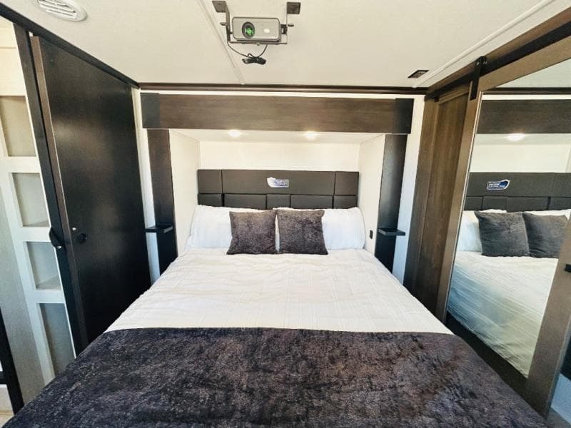 2026 Forest River 2026 Forest River Vengeance Rogue Armored Toy Hauler - thumbnail 57