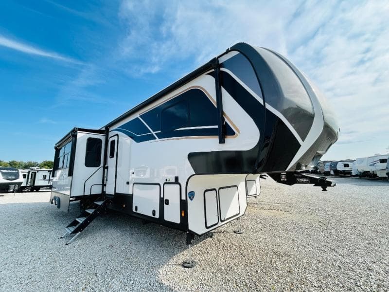 2025 Keystone 2025 Keystone Alpine Avalanche Edition - thumbnail 3