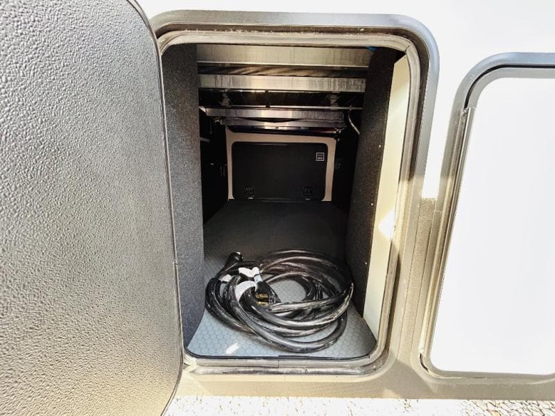 2025 Keystone 2025 Keystone Alpine Avalanche Edition - thumbnail 17