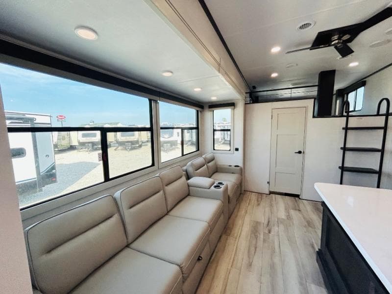 2025 Keystone 2025 Keystone Alpine Avalanche Edition - thumbnail 25