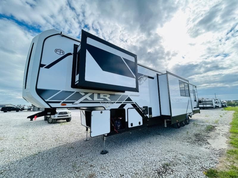 2026 Forest River 2026 Forest River Xlr Nitro Toy Hauler - thumbnail 9