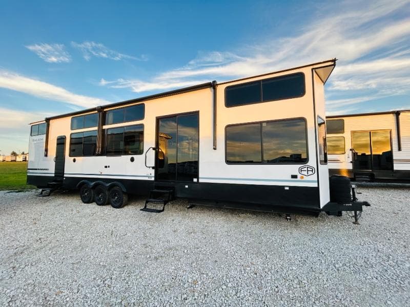 2026 Forest River 2026 Forest River Salem Grand Villa - thumbnail 3