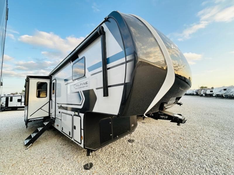 2026 Keystone 2026 Keystone Alpine Avalanche Edition - thumbnail 3