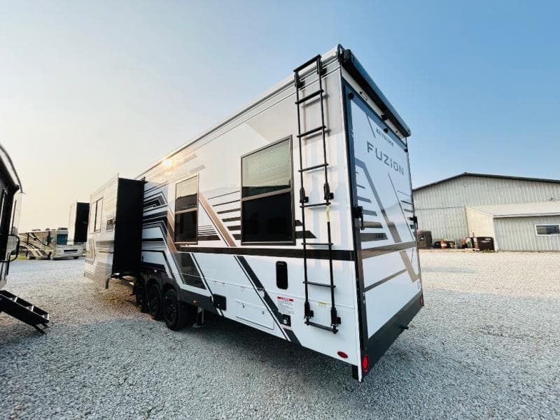 2026 Keystone RV 2026 Keystone RV Fuzion Toy Hauler - thumbnail 7