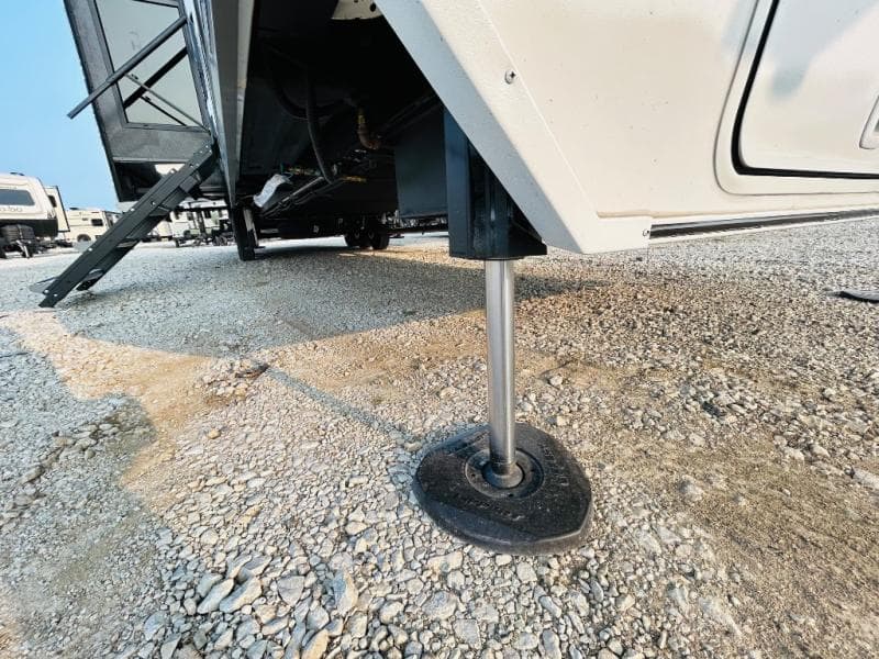 2026 Keystone RV 2026 Keystone RV Fuzion Toy Hauler - thumbnail 10