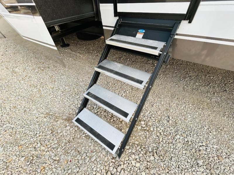 2026 Keystone RV 2026 Keystone RV Fuzion Toy Hauler - thumbnail 12