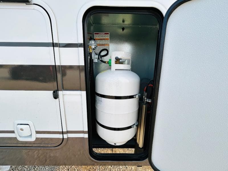 2026 Keystone RV 2026 Keystone RV Fuzion Toy Hauler - thumbnail 18