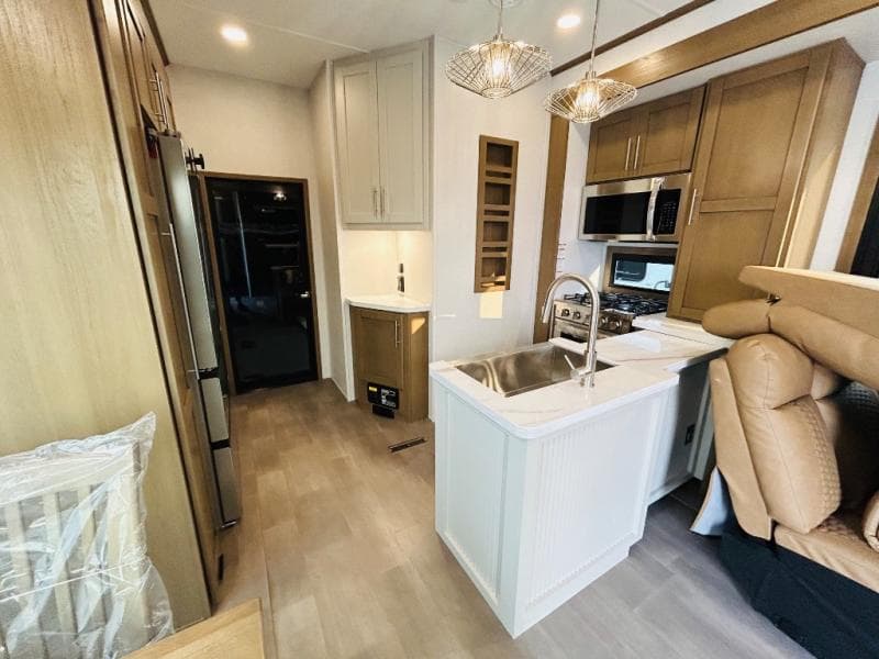 2026 Keystone RV 2026 Keystone RV Fuzion Toy Hauler - thumbnail 26