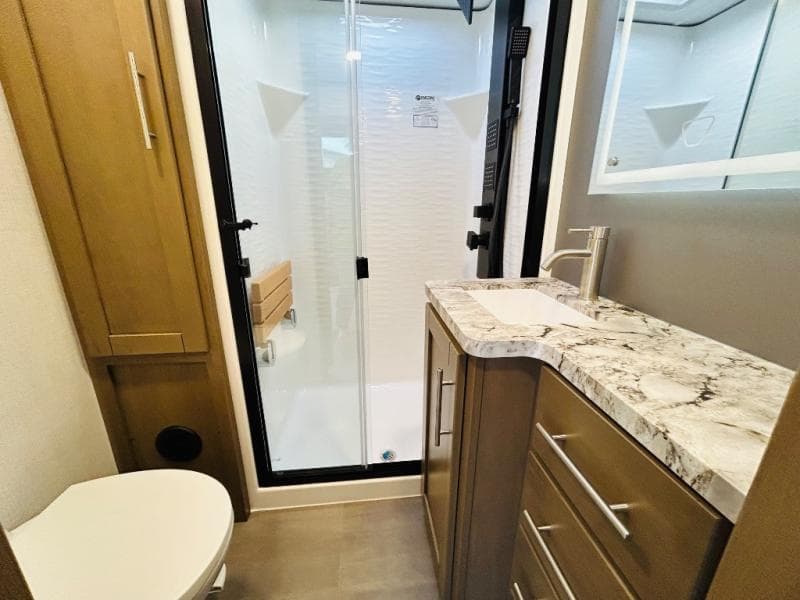 2026 Keystone RV 2026 Keystone RV Fuzion Toy Hauler - thumbnail 48