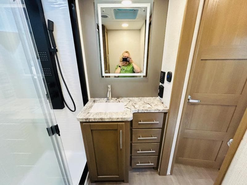 2026 Keystone RV 2026 Keystone RV Fuzion Toy Hauler - thumbnail 49