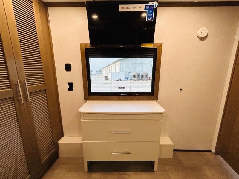 2026 Keystone RV 2026 Keystone RV Fuzion Toy Hauler - thumbnail 64